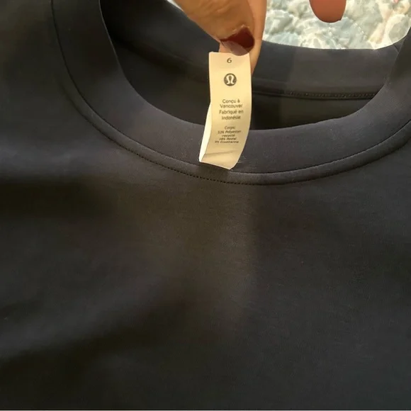 Lululemon Softstreme Perfectly Oversized Cropped Crew Black sz 6 - Picture 3 of 9